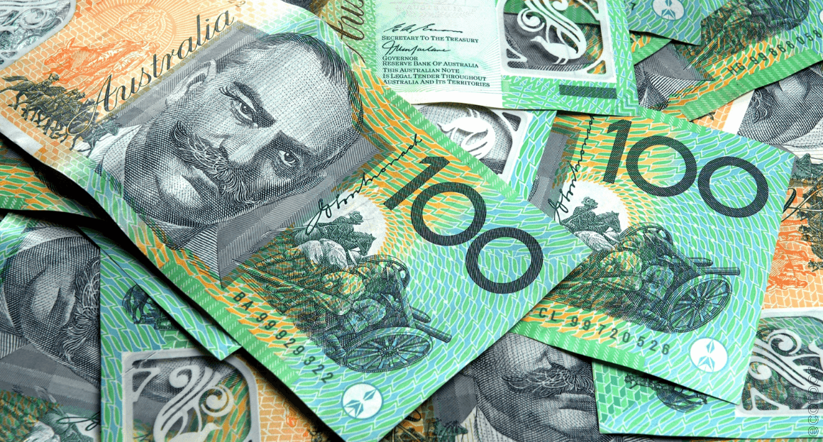 Australian 100 dollar bills stacked together, symbolising government rebates and financial incentives.